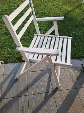 chaise de jardin a repeindre encore assez solide