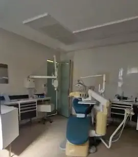 Donne 2 fauteils consultation Dentiste