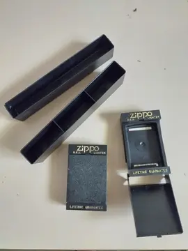 2 boîtes à briquet Zippo vides