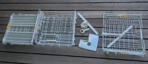 3 panniers et accessoires lave-vaisselle MIELE