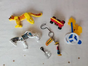Lot de petits jouets