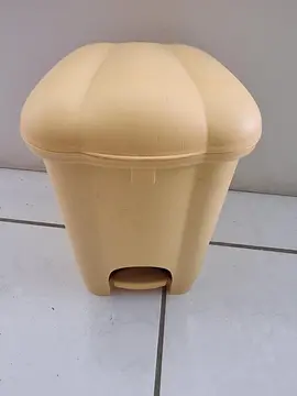 Poubelle de salle de bain