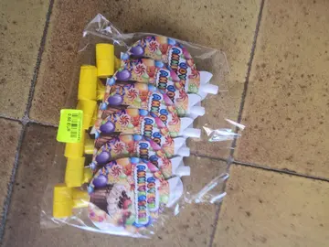 trucs d'anniversaire qui font du brui