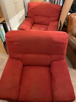 2 fauteuils en velours rouge