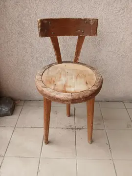 Petite chaise en bois