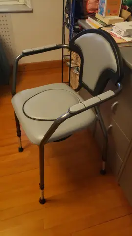 chaise percée adulte
