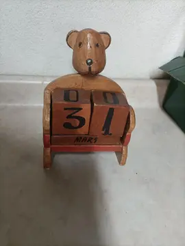 calendrier perpétuel en bois