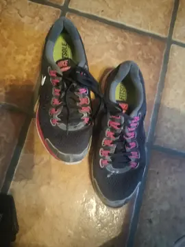 paire de baskets femme