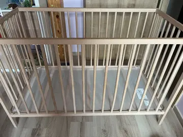 ensemble lit à barreaux - table à langer ikea