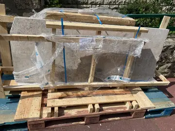 grande plaque de marbre avec défaut mais peut etre recoupée