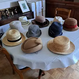 ensemble de chapeaux