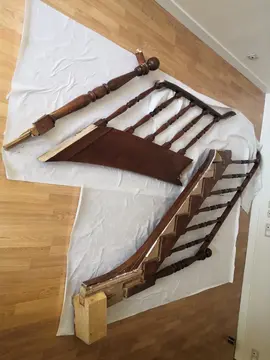 Rampe d'escalier et limon bois massif tourné vernis