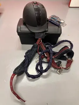 Bombe d’équitation et accessoires