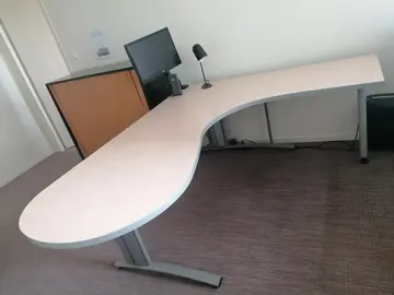 Grand bureau d'angle