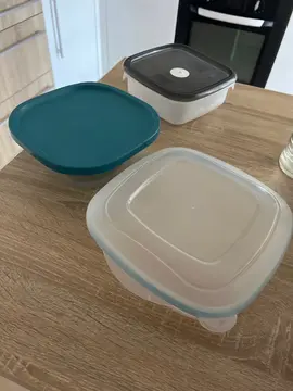 3 boîtes de conservation