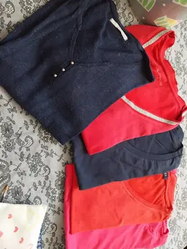 1 pull léger et 4 tee shirts taille 38