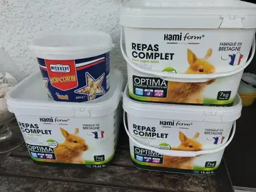 lot de boîtes en plastique VIDE