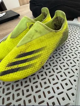 chaussures de foot taille 38 terrain herbe/syntéetique