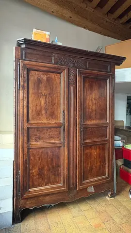 armoire en bois