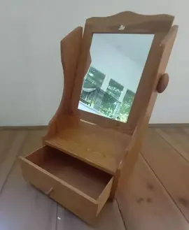 Petite coiffeuse en bois