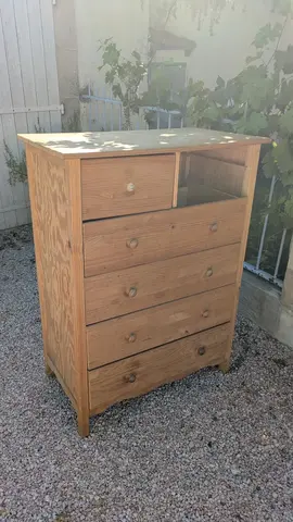 Commode en bois – À venir chercher