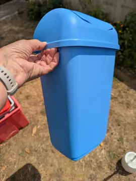 PETITE POUBELLE BLEUE