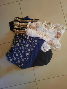 lot vetements été : 3 hauts, 1 robe, 2 gilets taille 40 à 44