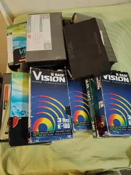 16 anciennes cassettes vidéo