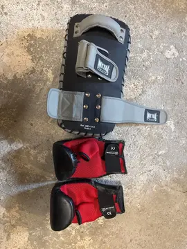 gants de boxe et bouclier de frappe- enfant