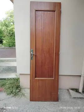 porte en bois exotique
