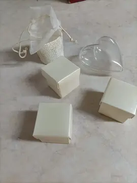 lot de petites boites