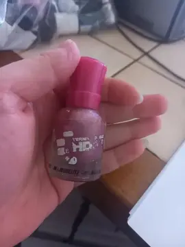 vernis a ongle couleur rose bon état
