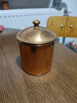 pot en cuivre avec couvercle