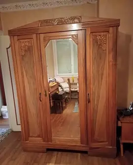 armoire en noyer art déco