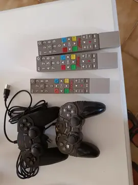 3 télécommandes FREE 2 manettes de jeu