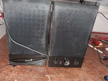 enceinte écran ordinateur