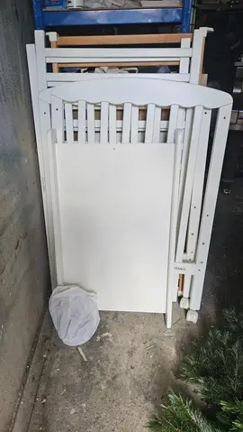 lit bébé en bois