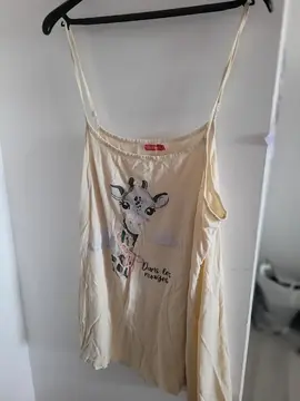 nuisette vert jaune pour femme laver bon état dessins qui part taille 50/52