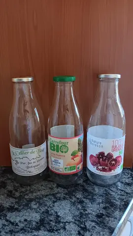 3 bouteilles d'1 litre en verre vides