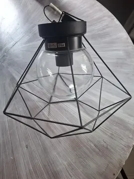Suspension en métal et verre
