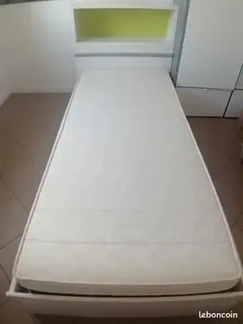 Ensemble lit/sommier/matelas/tête de lit