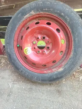 donne roue avec pneu en parfait état