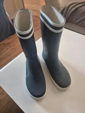 donne paire de bottes enfant