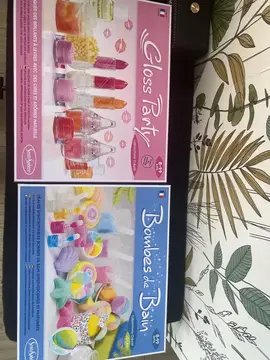 2 boites de jeux utilisées