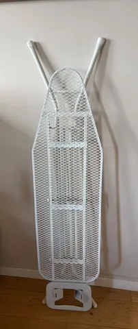 Table à repasser de taille moyenne