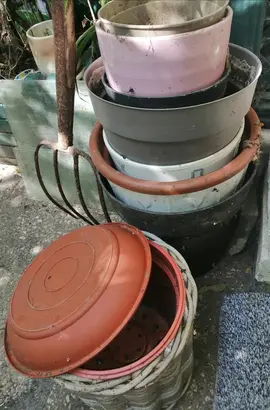 10 pots