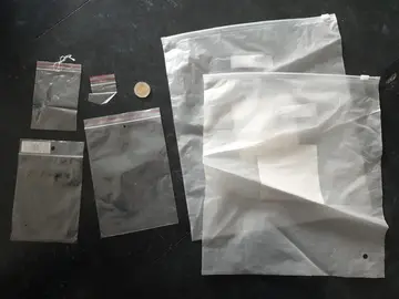 divers sachets plastiques refermables