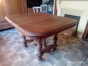Table en bois à rallonges