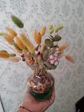 Vase et fleurs séchées