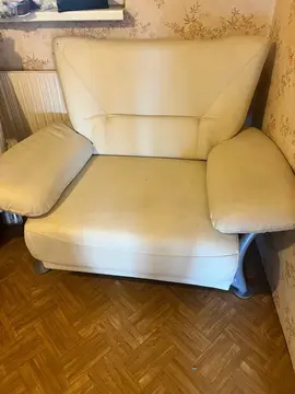 fauteuil en simili cuir blanc